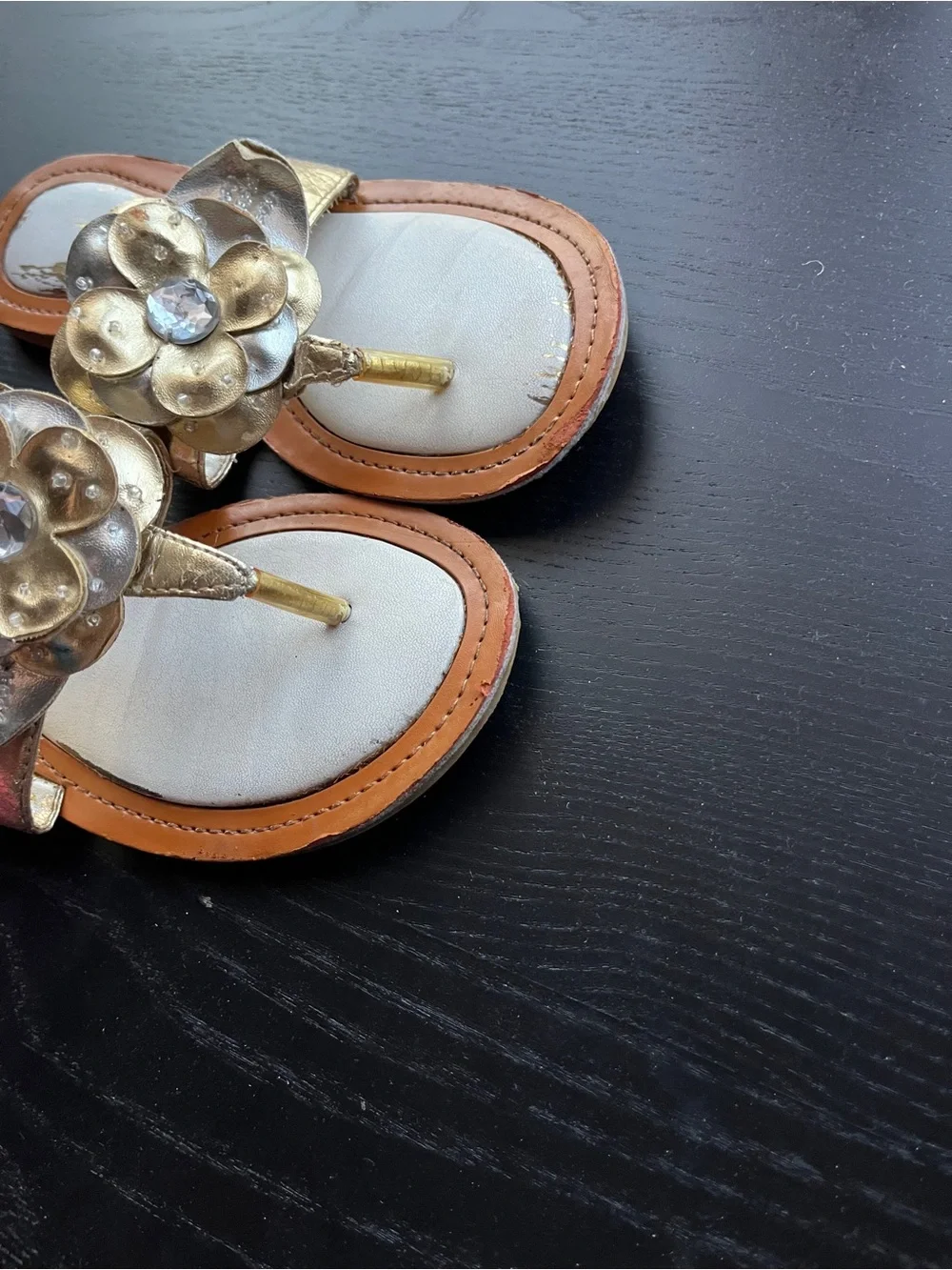Xhilaration Girls Gold Silver Flower Jeweled Thong Sandals Size 1 Summer